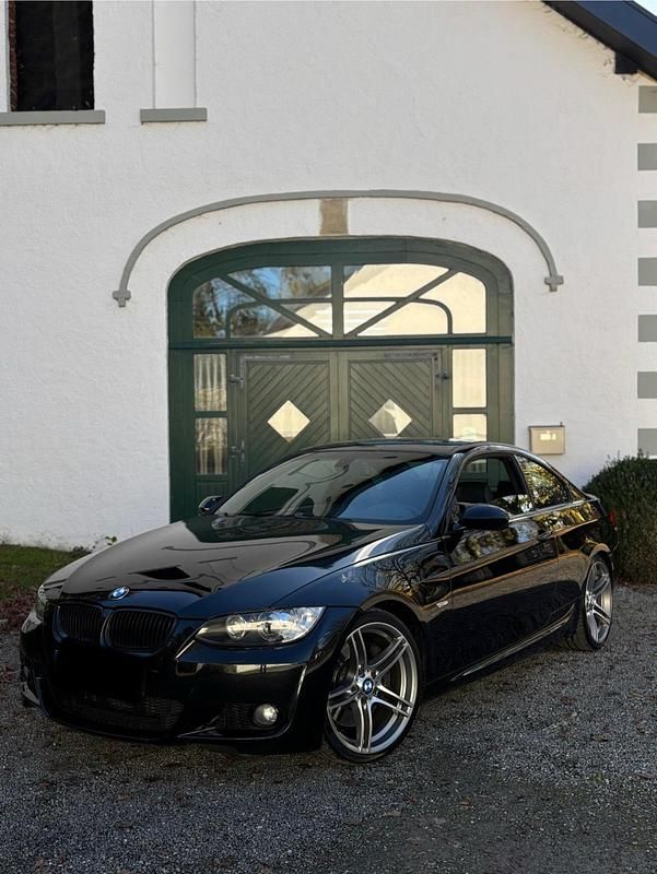 Schwarz Gebraucht 2007 BMW 335 Coupé | 12.700 € (Fairer Preis) - Bild 1/4