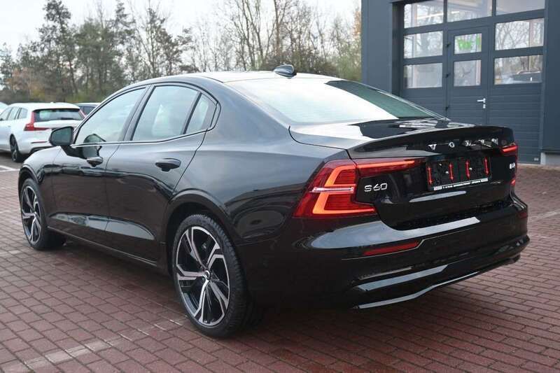 Gebraucht Volvo S60 Plus 197 PS (144 kW) 2023 Schwarz Limousine