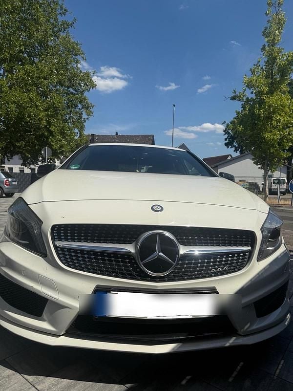 Weiß Gebraucht 2014 Mercedes A220 Limousine | 15.300 € (Fairer Preis) - Bild 1/4