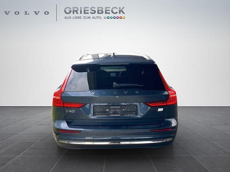 Gebraucht Volvo V60 Plus 455 PS (334 kW) 2022 Denim blue / metallic Kombi