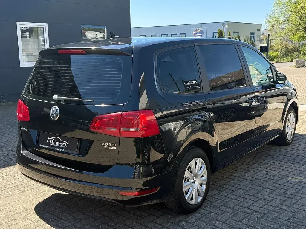 Second-hand VW Sharan 170 CP (125 kW) 2016 Negru Monovolum