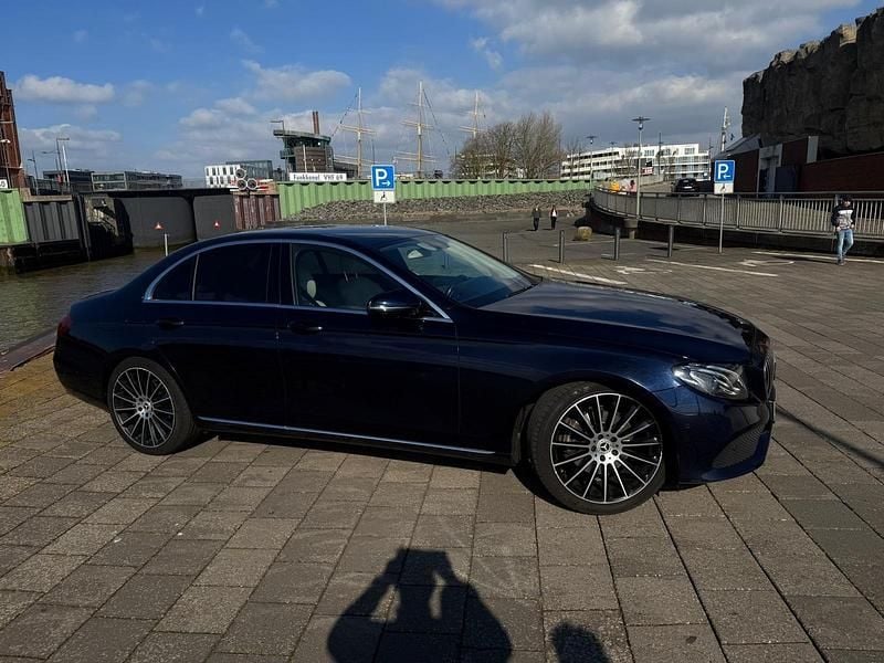 Gebraucht Mercedes E220 194 PS (142 kW) 2017 Blau Limousine