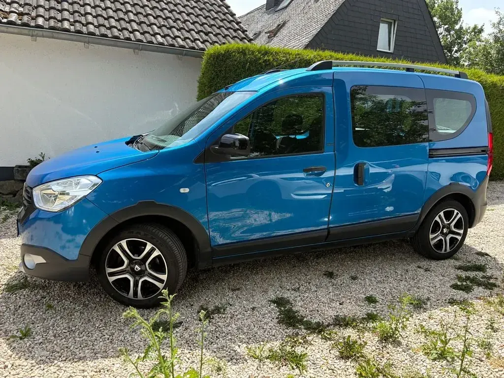 Gebraucht Dacia Dokker Celebration 116 PS (85 kW) 2018 Blau Van / Kleinbus