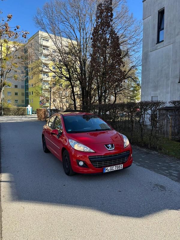 Gebraucht Peugeot 207 95 PS (69 kW) 2011 Rot Kleinwagen