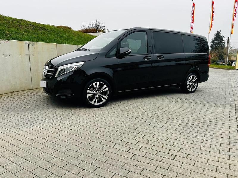 Gebraucht Mercedes V220 210 PS (154 kW) 2017 Schwarz Van / Kleinbus