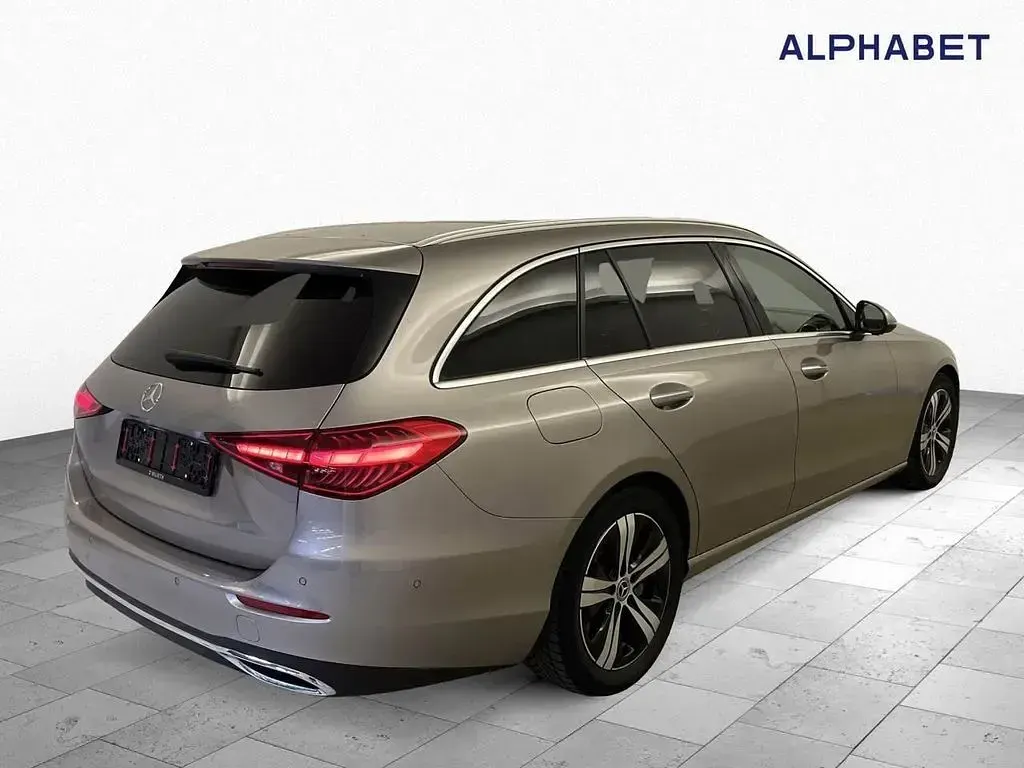 Gebraucht Mercedes C200 Avantgarde 163 PS (119 kW) 2024 Silber Limousine