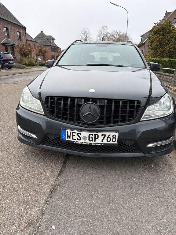 Schwarz Gebraucht 2013 Mercedes 200 Kombi | 3.000 € - Bild 1/4