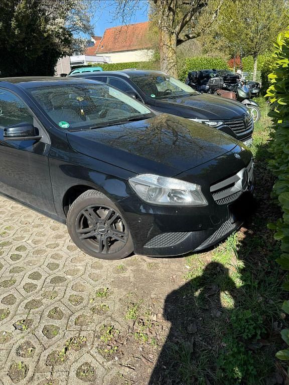 Gebraucht Mercedes A180 Style 109 PS (80 kW) 2014 Schwarz Limousine
