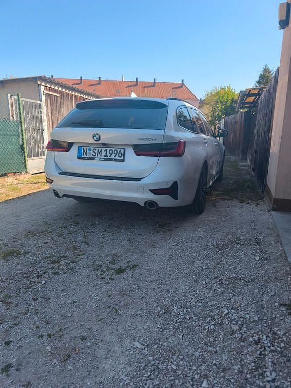 Weiß Gebraucht 2021 BMW 320 Sport Line Kombi | 24.000 € (Guter Preis) - Bild 1/4
