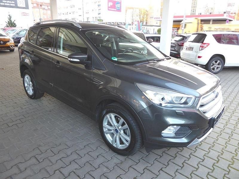 Gebraucht Ford Kuga Trend 150 PS (110 kW) 2019 Grau SUV