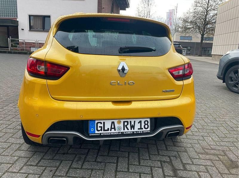 Gebraucht Renault Clio IV Trophy 220 PS (161 kW) 2016 Gelb Limousine