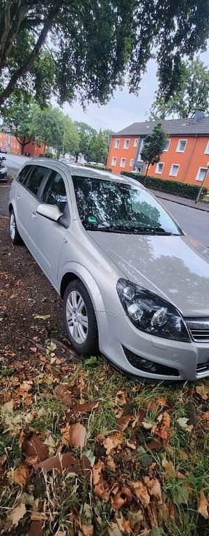 Gebraucht Opel Astra Innovation 140 PS (102 kW) 2009 Silber Limousine