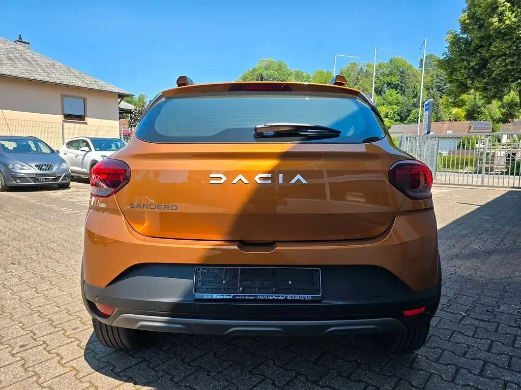 Gebraucht Dacia Sandero Expression 91 PS (66 kW) 2023 Orange Limousine
