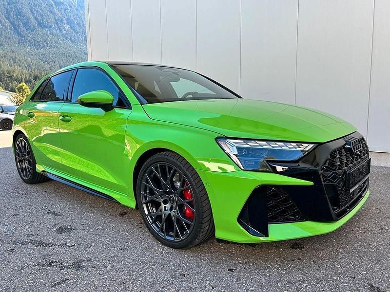Grün Neu 2025 Audi RS3 Sport Kleinwagen | 71.900 € - Bild 1/4
