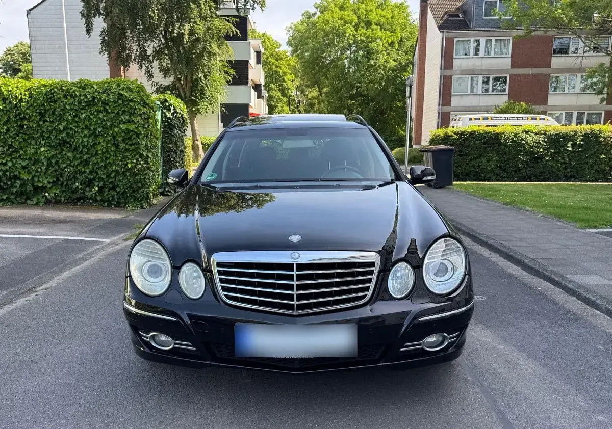 Gebraucht Mercedes E200 Elegance 136 PS (100 kW) 2009 Schwarz Kombi