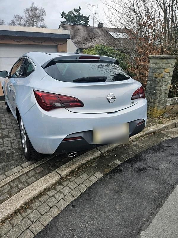 Gebraucht Opel Astra GTC 165 PS (121 kW) 2012 Weiß Coupé