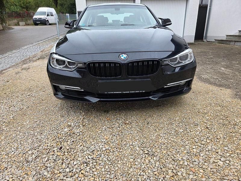 Schwarz Gebraucht 2013 BMW 320 Luxury Line Limousine | 15.700 € (Fairer Preis) - Bild 1/4