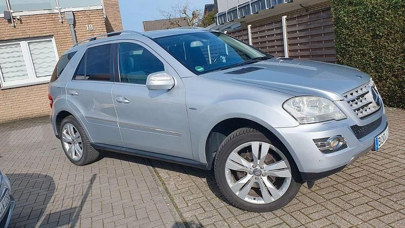 Gebraucht Mercedes ML300 190 PS (139 kW) 2010 Silber SUV