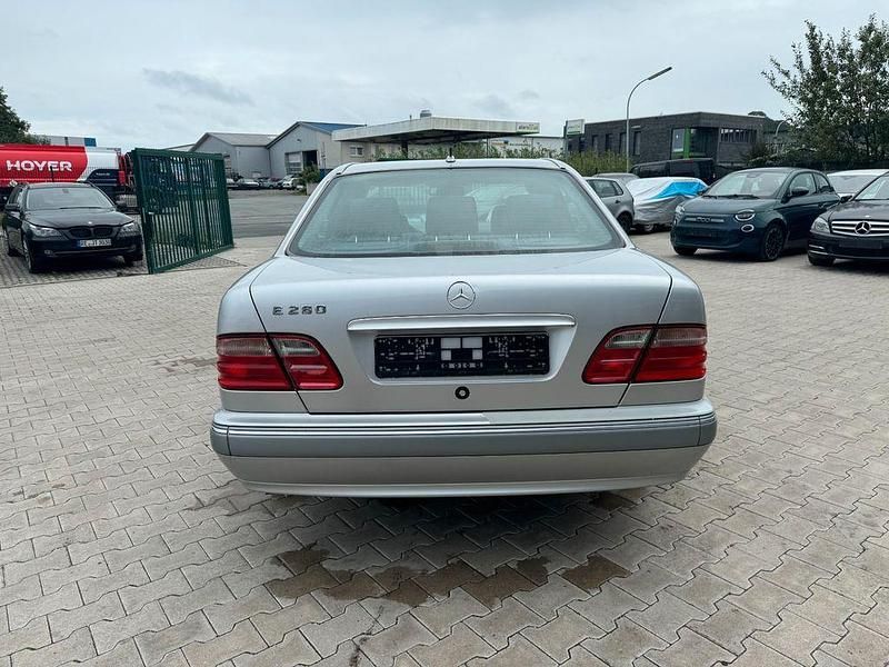 Gebraucht Mercedes E280 Elegance 204 PS (150 kW) 2000 Silber Limousine
