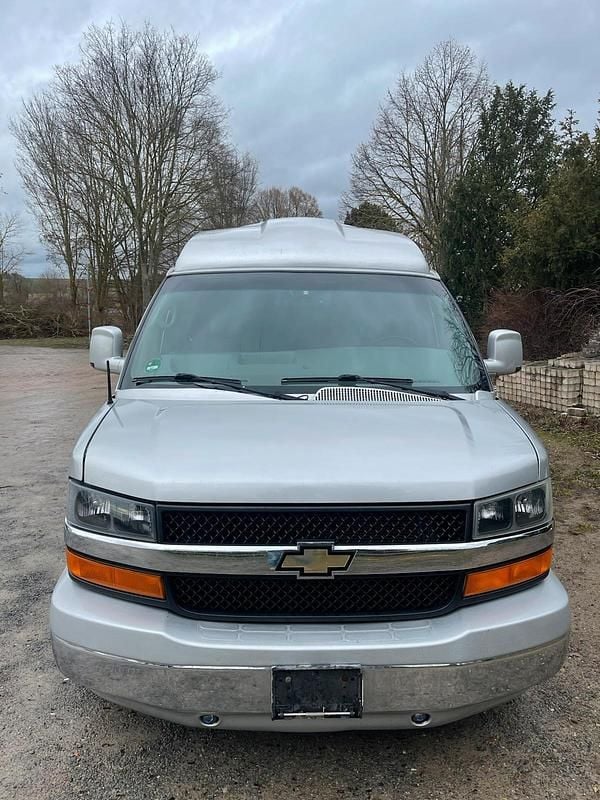 Gebraucht Chevrolet Express SE 305 PS (224 kW) 2011 Silber Van / Kleinbus