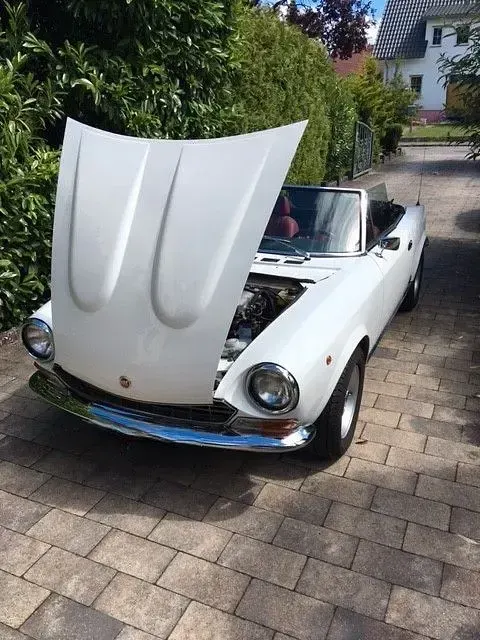Gebraucht Fiat 124 Spider 105 PS (77 kW) 1982 Weiß Cabrio