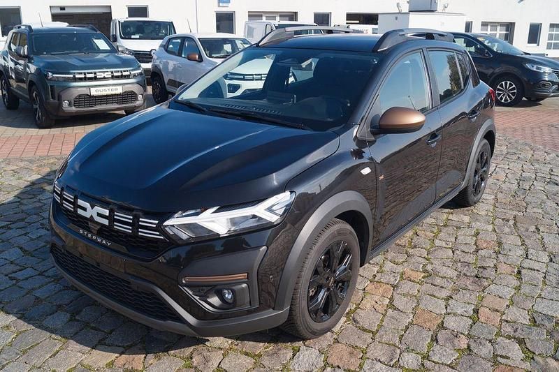 Schwarz Gebraucht 2024 Dacia Sandero Stepway Kleinwagen | 18.390 € (Fairer Preis) - Bild 1/4