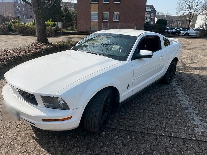 Gebraucht Ford Mustang 210 PS (154 kW) 2006 Weiß Coupé