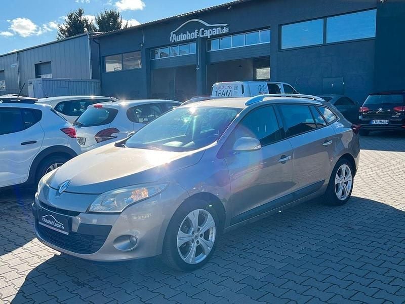 Gebraucht Renault Mégane III Dynamique 106 PS (77 kW) 2010 Gold Limousine