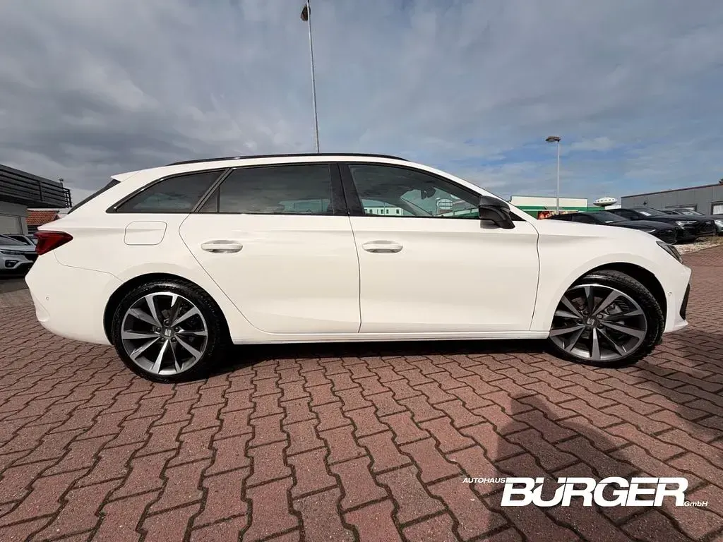 Usado Cupra Leon 150 CV (110 kW) 2024 Blanco Familiar
