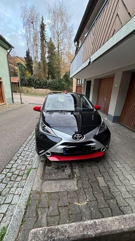 Gebraucht Toyota Aygo 69 PS (50 kW) 2017 Schwarz Kleinwagen