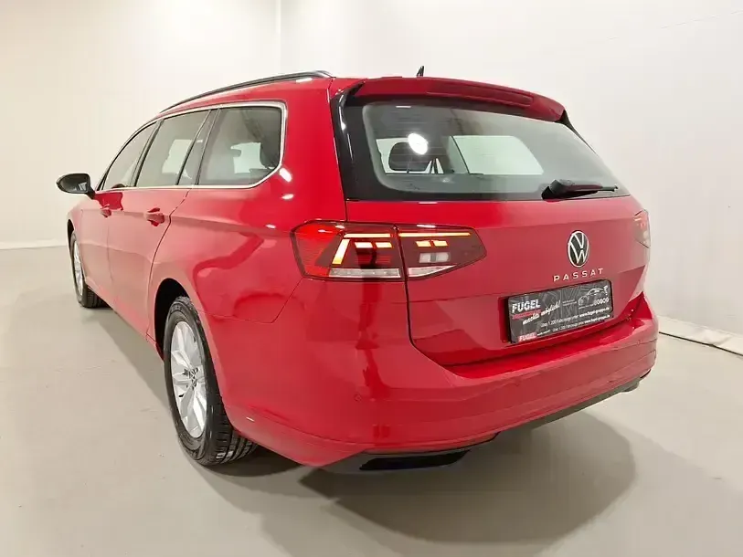 Gebraucht VW Passat Business 122 PS (89 kW) 2023 Tornadorot Kombi