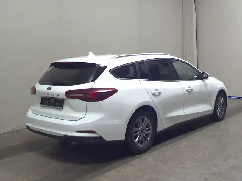 Używany Ford Focus Titanium X 116 KM (85 kW) 2024 Biały Sedan/Limuzyna