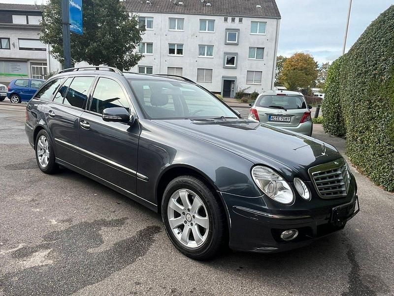 Blau Gebraucht 2008 Mercedes E220 Classic Kombi | 7.990 € (Etwas zu teuer) - Bild 1/4