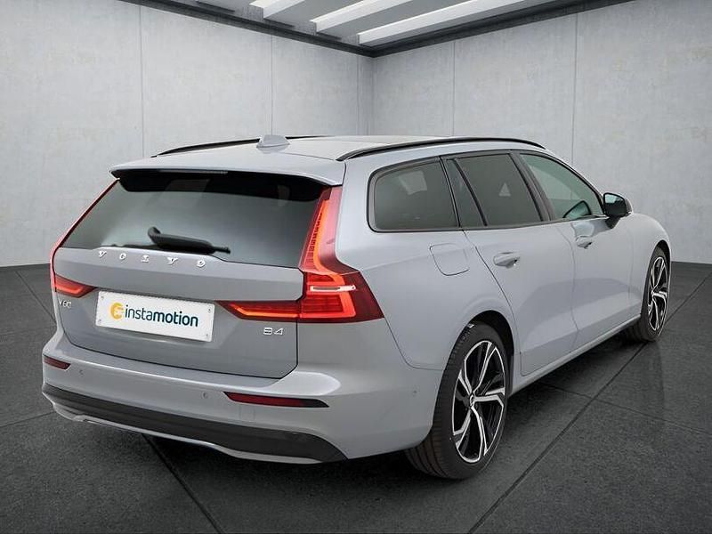 Gebraucht Volvo V60 197 PS (144 kW) 2025 Grau Kombi