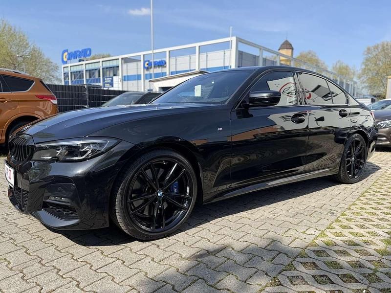 Gebraucht BMW 330 M Sport 258 PS (189 kW) 2021 Black sapphire metallic Limousine