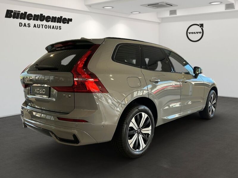 Neu Volvo XC60 Plus 253 PS (186 kW) 2025 Grau SUV