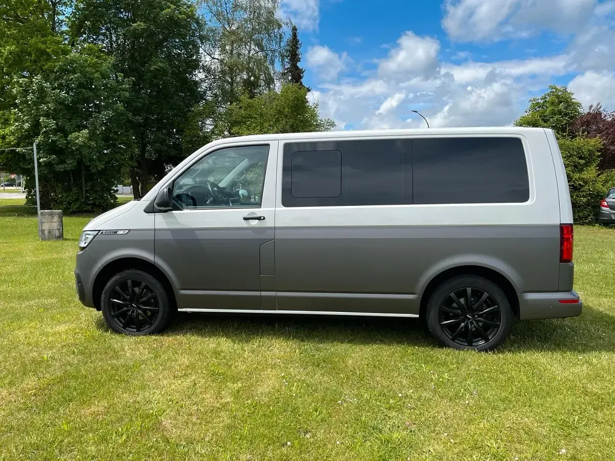 Gebraucht VW Multivan Trendline 150 PS (110 kW) 2021 Weiß Van / Kleinbus