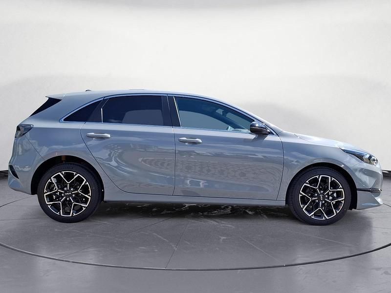 Neu Kia Ceed 98 PS (72 kW) 2025 Grau Kleinwagen