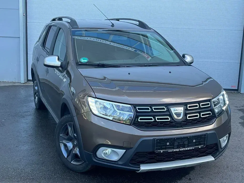 Gebraucht Dacia Logan Celebration 90 PS (66 kW) 2018 Braun Limousine