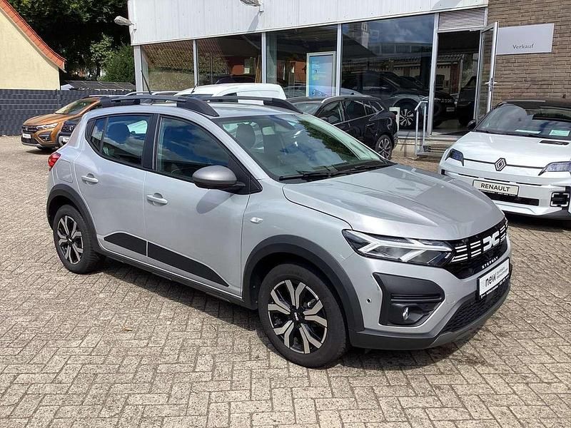 Gebraucht Dacia Sandero Expression 101 PS (74 kW) 2023 Moonstonegrau Kleinwagen