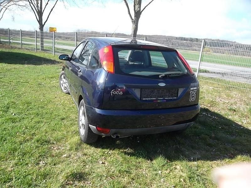 Gebraucht Ford Focus Ambiente 101 PS (74 kW) 2000 Blau Limousine
