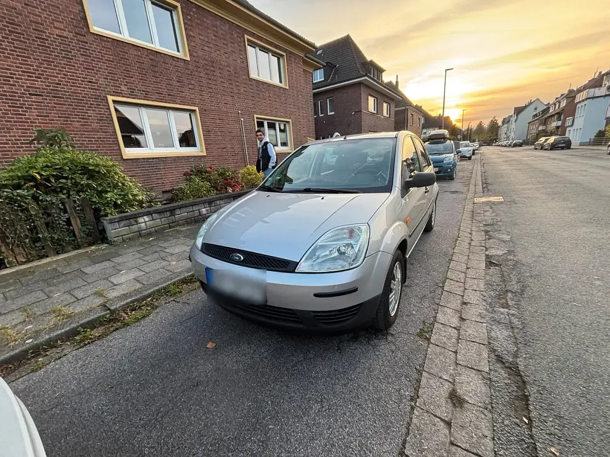 Gebraucht Ford Fiesta 80 PS (58 kW) 2002 Silber Kleinwagen