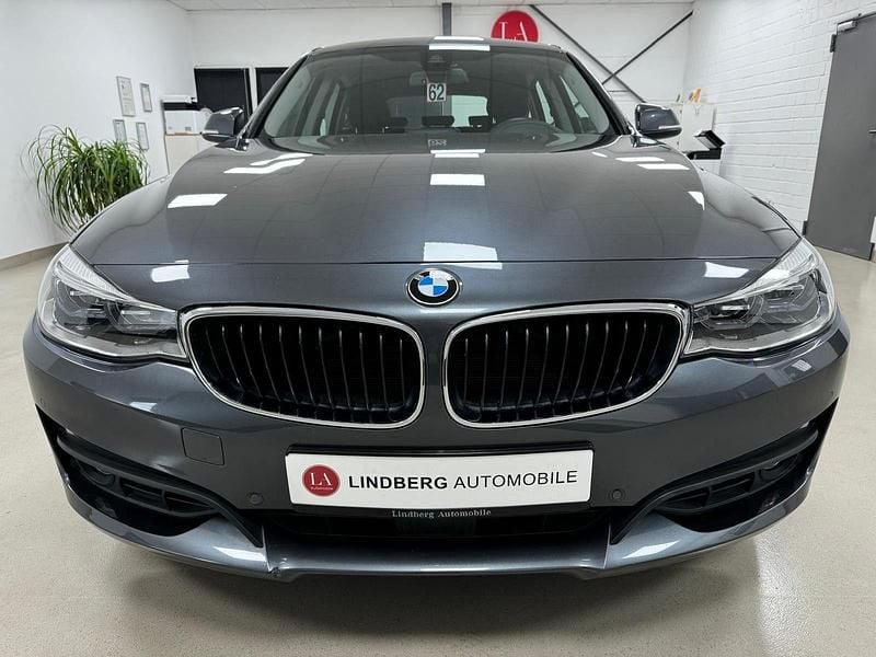 Gebraucht BMW 330 Advantage 252 PS (185 kW) 2018 Grau Limousine