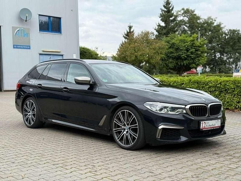 Saphirschwarz Gebraucht 2020 BMW 550 Kombi | 30.990 € (Superpreis) - Bild 1/2