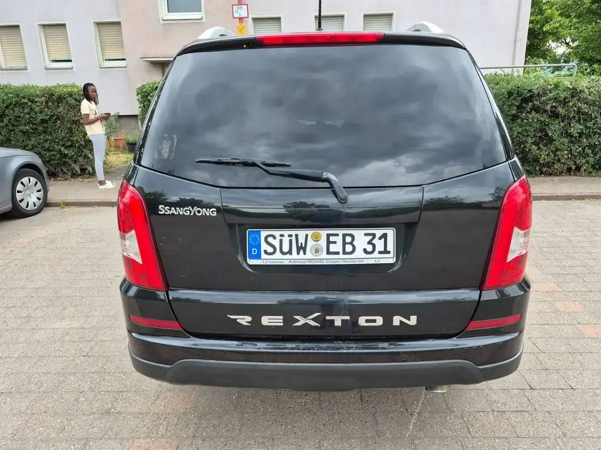 Gebraucht SsangYong Rexton 163 PS (119 kW) 2016 Schwarz SUV