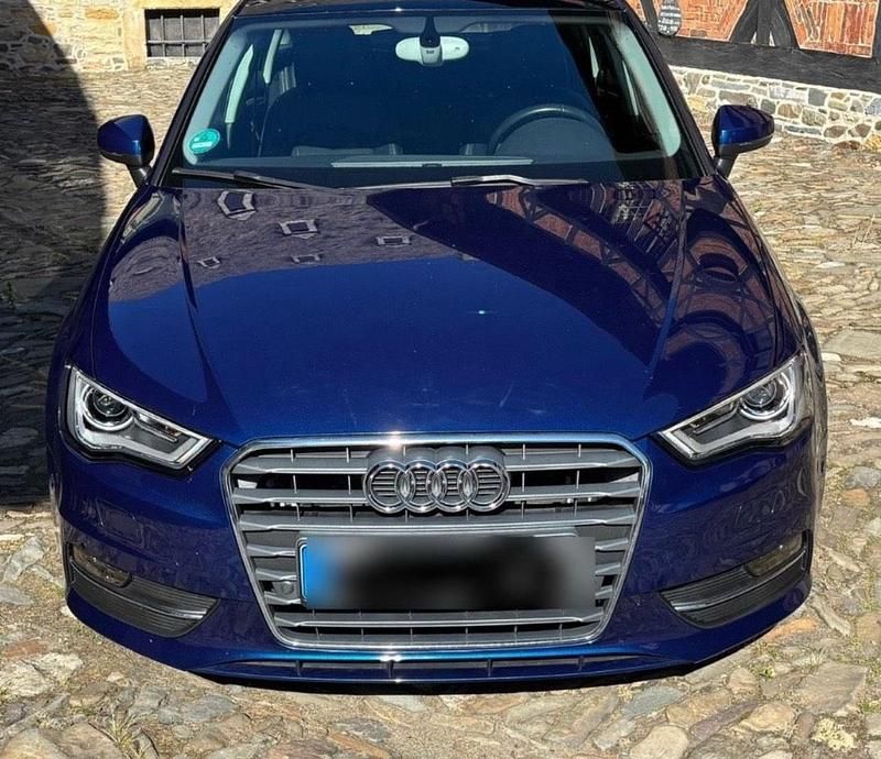 Blau Gebraucht 2015 Audi A3 Sportback Ambition Limousine | 10.500 € (Superpreis) - Bild 1/4