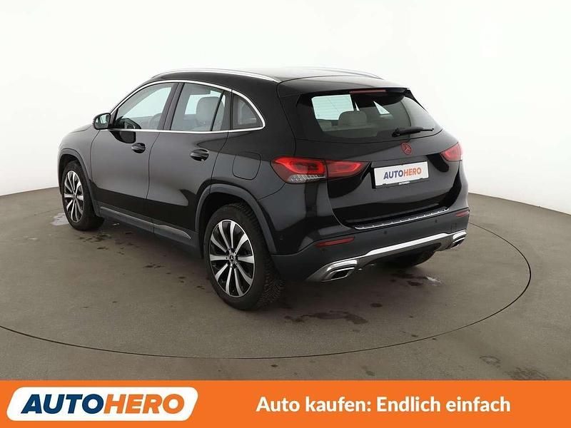 Gebraucht Mercedes GLA250 Progressive 224 PS (164 kW) 2020 Kosmosschwarz SUV