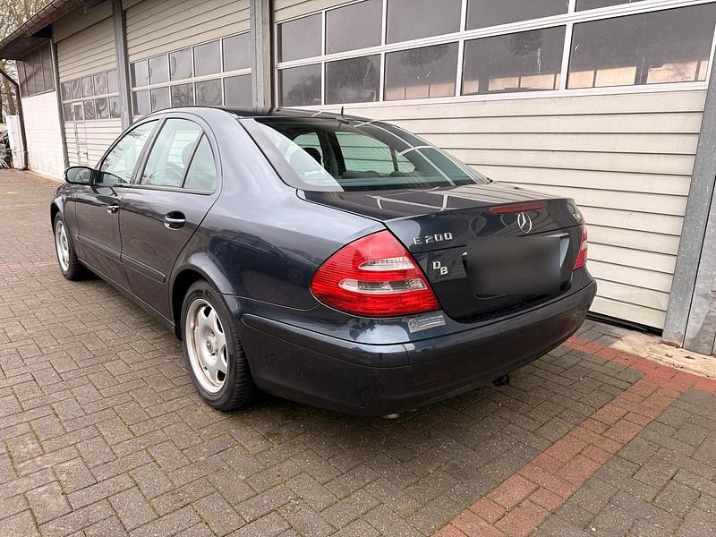 Gebraucht Mercedes E200 122 PS (89 kW) 2004 Schwarz Limousine