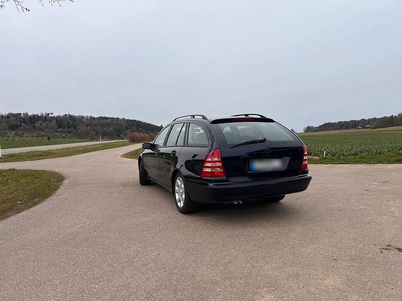 Gebraucht Mercedes C180 Elegance 143 PS (105 kW) 2007 Blau Kombi
