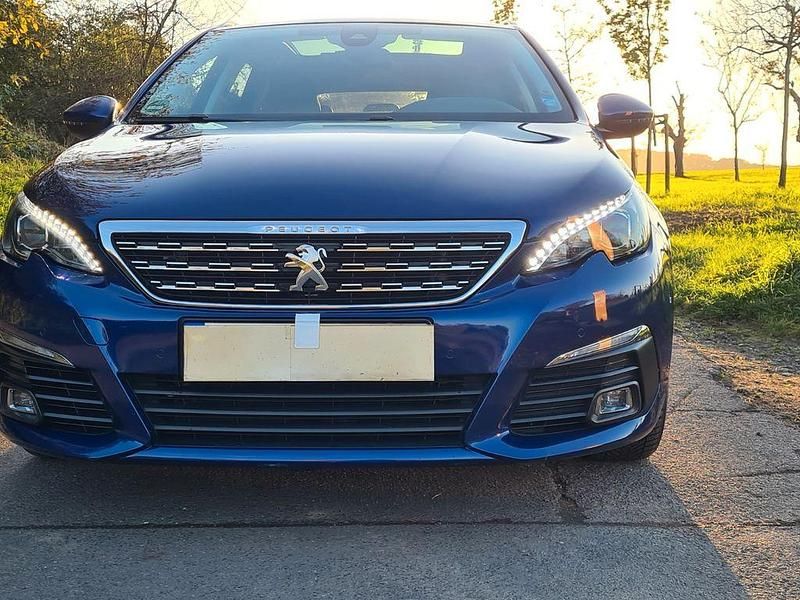 Blau Gebraucht 2018 Peugeot 308 Allure Kombi | 11.500 € (Fairer Preis) - Bild 1/4